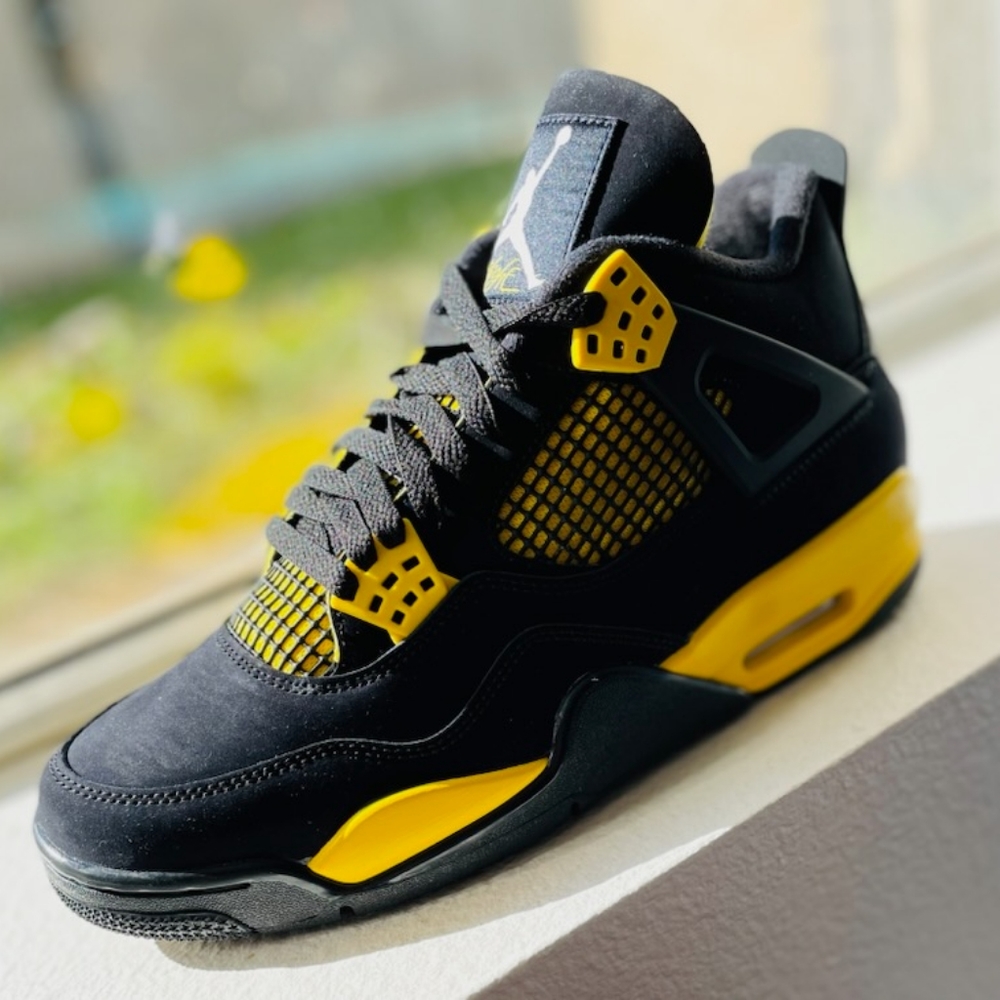Air Jordan Retro 4 size 9.5
